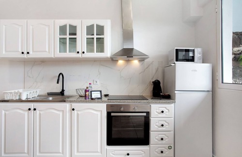 Monte Apartment | Studio Apartment 'Babosas Charm' with Mountain View, Wi-Fi and Air Conditioning