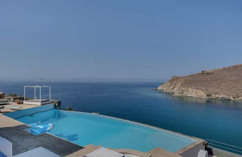 Syros Apartment | Studio Apartment "Blueros - Orange Suite" with Sea View, Shared Pool & Wi-Fi