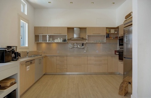 Syros House | Studio Apartment "Blueros - Black Stone Suite" with Sea View, Shared Pool & Wi-Fi