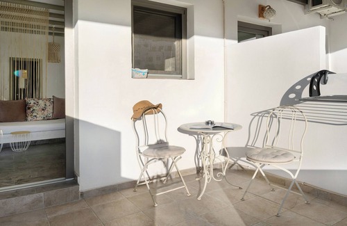 Merichas Apartment | Studio Apartment 'Calm Suites Kythnos 2' with Sea View, Wi-Fi and Air Conditioning