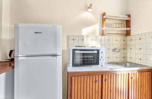 Limni Keri Apartment | Studio Apartment 'Castellos Bellos 3' with Shared Garden, Wi-Fi and Air Conditioning