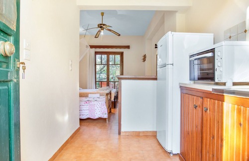 Limni Keri Apartment | Studio Apartment 'Castellos Bellos 1' with Shared Garden, Wi-Fi and Air Conditioning