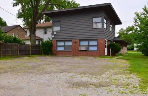 South Bend Apartment | Studio apartment close to Notre Dame! 1309.1