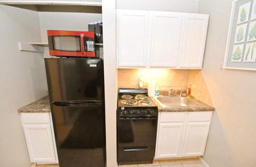 South Bend Apartment | Studio apartment close to Notre Dame! (1309.3)