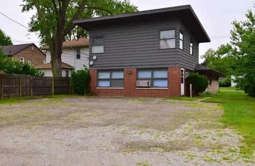 South Bend Apartment | Studio apartment close to Notre Dame! (1309.3)
