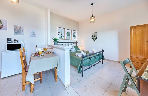 Katsimatika Apartment | Studio Apartment 'Dolphin' with Sea View, Wi-Fi and Air Conditioning