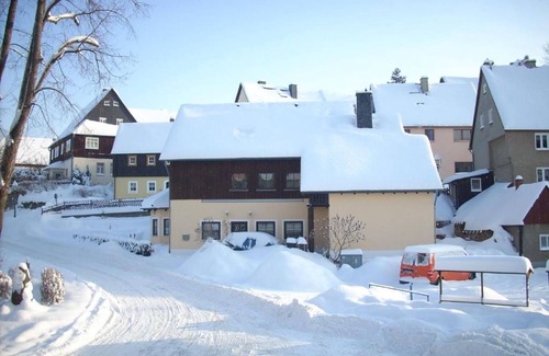Lauenstein Apartment | Studio Apartment 'Doppelzimmer Schloss Lauenstein' with Shared Terrace and Wi-Fi