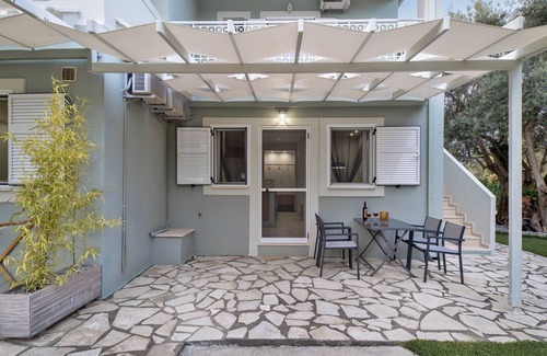 Agios Ioannis Apartment | Studio Apartment 'Elaia 4' with Mountain View, Wi-Fi and Air Conditioning