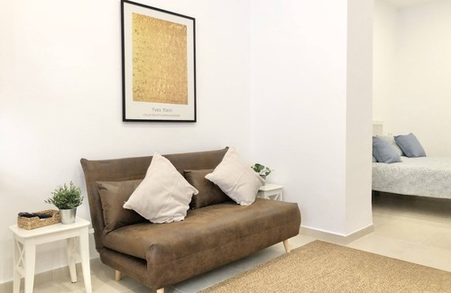 Los Tilos Apartment | Studio-Apartment-Ensuite with Shower-Street View-Estación Centro Vialia 2