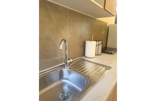 Episkopos Apartment | Studio Apartment 'Episkopos' with Private Terrace, Wi-Fi and Air Conditioning