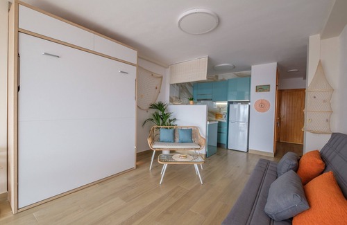 Peniscola Apartment | Studio Apartment 'Estudio En Peñíscola' with Sea View, Shared Pool & Wi-Fi