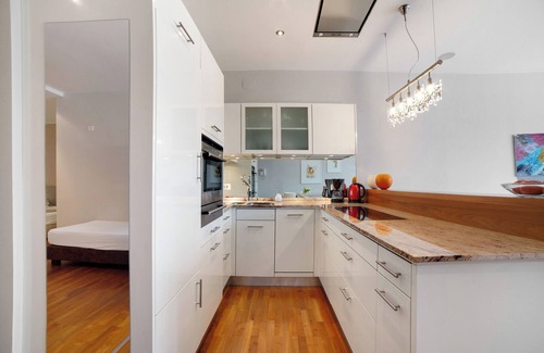Marlengo Apartment | Studio Apartment 'Faselehof Loftapartment Carat' with Mountain View, Shared Pool and Wi-Fi