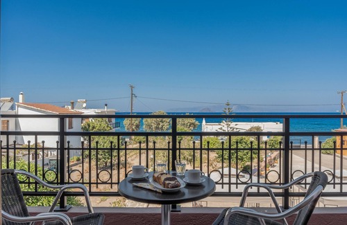 Paloi Apartment | Studio Apartment 'Frantzis 5' with Sea View, Wi-Fi and Air Conditioning
