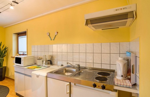 Scheuern Apartment | Studio Apartment 'Gernsbach' with Private Terrace and Wi-Fi