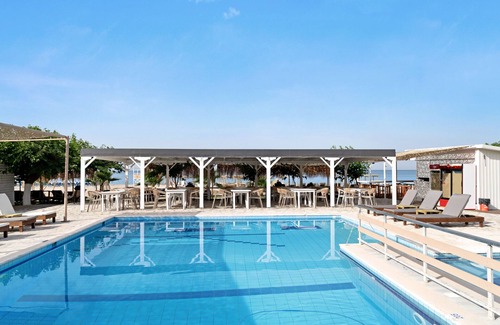 Pidima Kyras Apartment | Studio Apartment 'Iguana 11' with Shared Pool, Wi-Fi and Air Conditioning