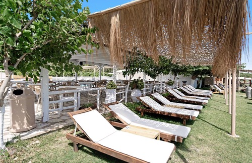 Pidima Kyras Apartment | Studio Apartment 'Iguana 7' with Shared Pool, Wi-Fi and Air Conditioning