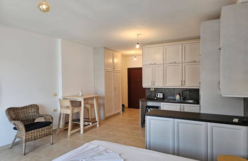 Qender Apartment | Studio Apartment in Saranda by the Beach