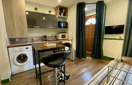 Verdun Apartment | Studio apartment in Verdun, "Les Coulisses"