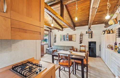 Villaggio delle Mimose Apartment | Studio Apartment "Casa delle Rose" with Mountain View, Shared Pool & A/C