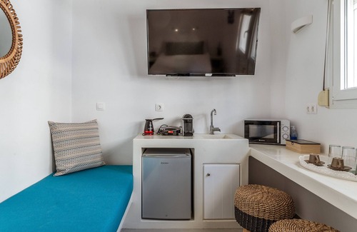 Tinos House | Studio Apartment 'Kleris 1 Tinos' with Sea View, Wi-Fi and Air Conditioning