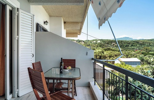 Zalongo Apartment | Studio Apartment 'Labros 3' with Mountain View, Wi-Fi and Air Conditioning