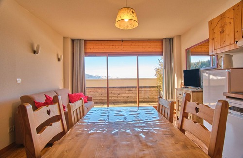 Chamrousse Apartment | Studio Apartment 'L'Oursière' with Mountain View and Balcony