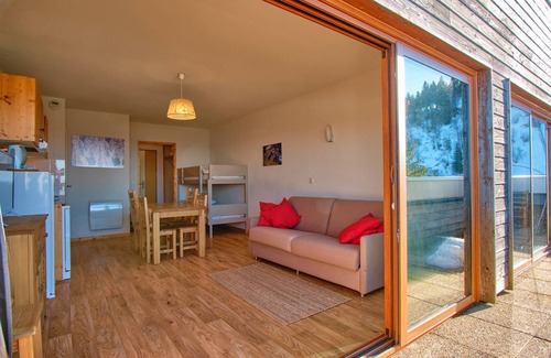 Chamrousse Apartment | Studio Apartment 'L'Oursière' with Mountain View and Balcony