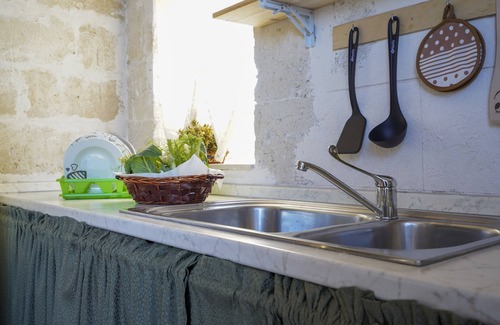 L'Assunta Apartment | Studio Apartment "La Casa Di Marta" with Shared Garden & Wi-Fi