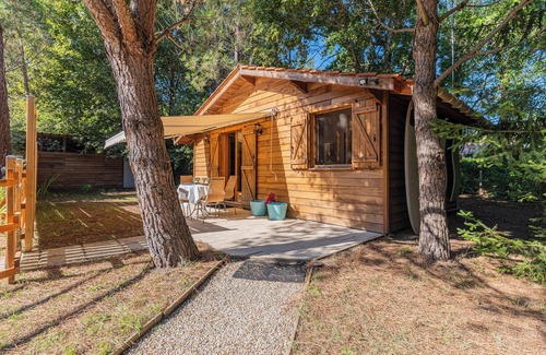 Saumos Apartment | Studio Apartment 'La Maisonnette En Bois' with Private Terrace and Private Garden
