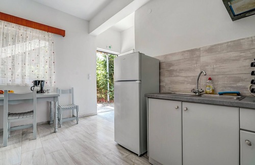 Zalongo Apartment | Studio Apartment 'Labros 1' with Mountain View, Wi-Fi and Air Conditioning