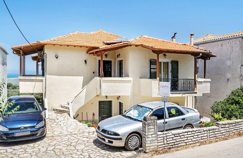 Frinion Apartment | Studio Apartment 'Lefkothea' with Sea View, Wi-Fi and Air Conditioning