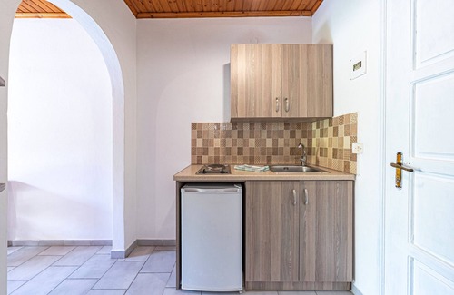 Marathias Apartment | Studio Apartment 'Maltas 20' with Shared Terrace, Wi-Fi and Air Conditioning
