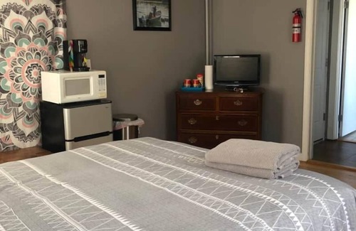 Downtown Portland Apartment | Studio Apartment near downtown Walkable!