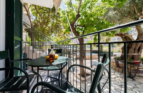 Nikiana Apartment | Studio Apartment "Nikiana Club - Studio 1" with Mountain View, Shared Pool & Wi-Fi