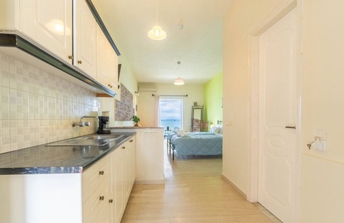 Agia Pelagia Chlomou Apartment | Studio Apartment 'Nikos Seaside 5' with Sea View, Wi-Fi and Air Conditioning