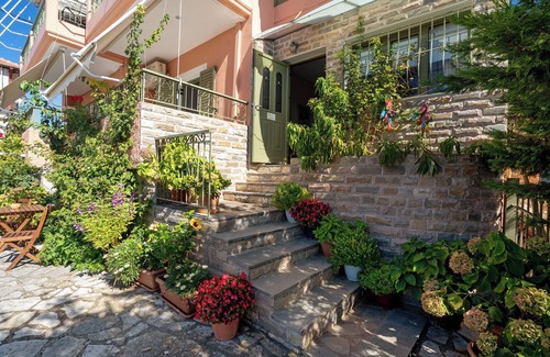 Kalamitsi Apartment | Studio Apartment 'Nontas Homes 37' with Mountain View, Wi-Fi and Air Conditioning