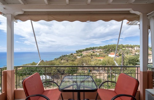 Kalamitsi Apartment | Studio Apartment 'Nontas Homes 31' with Sea View, Wi-Fi and Air Conditioning