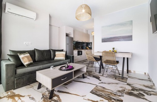 Nikiana Apartment | Studio Apartment 'Oceanida Afrodite Lyxury Suite' with Sea View, Wi-Fi and Air Conditioning