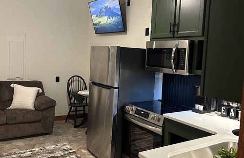 Clarkesville Apartment | Studio Apartment Perfect for Two off Lake Burton near Clayton, GA and Helen, GA