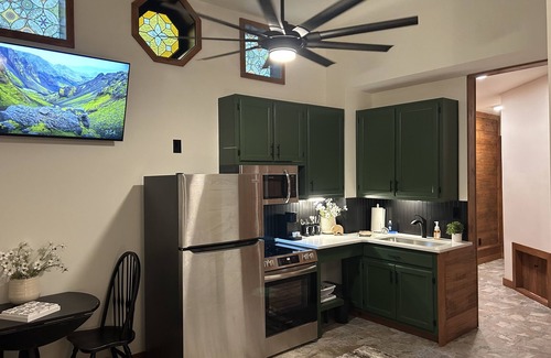 Clarkesville Apartment | Studio Apartment Perfect for Two off Lake Burton near Clayton, GA and Helen, GA