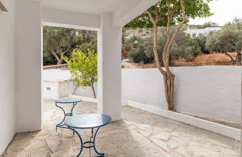 Vathi Apartment | Studio Apartment 'Sifnos 1' with Sea View, Wi-Fi and Air Conditioning