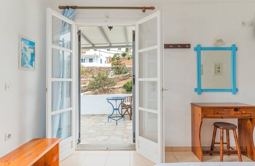 Vathi Apartment | Studio Apartment 'Sifnos 3' with Sea View, Wi-Fi and Air Conditioning