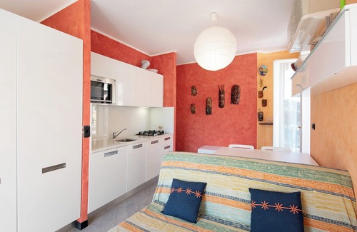 Arenzano Apartment | Studio Apartment 'Stefi' with Balcony and Air Conditioning