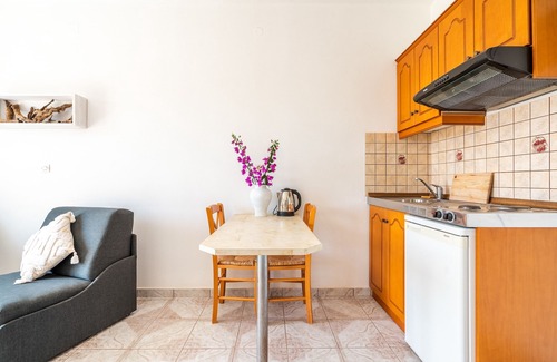 Amoopi Apartment | Studio Apartment 'Studios Fokia Beach 1' with Sea View, Wi-Fi and Air Conditioning