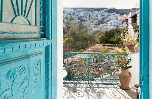 Ioulida Apartment | Studio Apartment 'The Castle Kea' with Mountain View, Wi-Fi and Air Conditioning