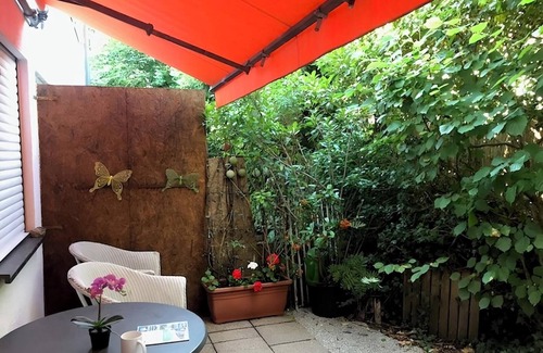 Munchen District Apartment | Studio Apartment 'Time to relax and enjoy nature' with Private Terrace and Garden