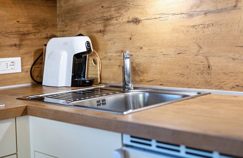 Casola Apartment | Studio Apartment 'Urthalerhof Landhaus' with Mountain View, Shared Garden and Wi-Fi