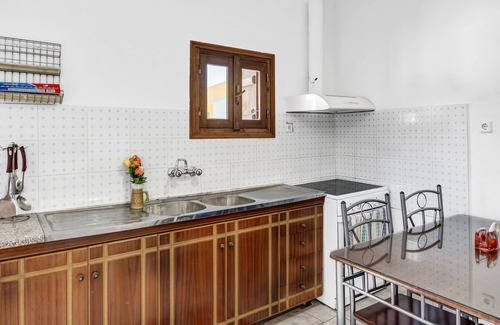Olympos Apartment | Studio Apartment 'Villa Houvarda' with Mountain View, Private Terrace and Wi-Fi