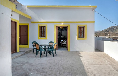 Olympos Apartment | Studio Apartment 'Villa Houvarda' with Mountain View, Private Terrace and Wi-Fi