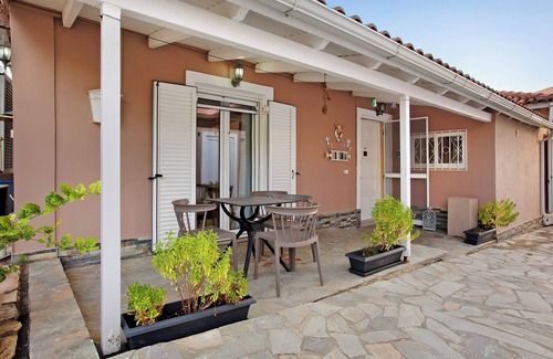 Alikanas Apartment | Studio Apartment 'Villa Dionysia 11' with Shared Pool, Wi-Fi and Air Conditioning